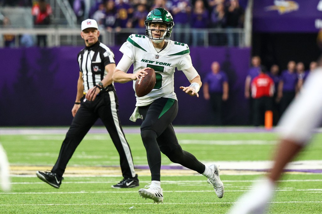 Jets quarterback Mike White looks to throw against the Vikings on Dec. 4, 2022.