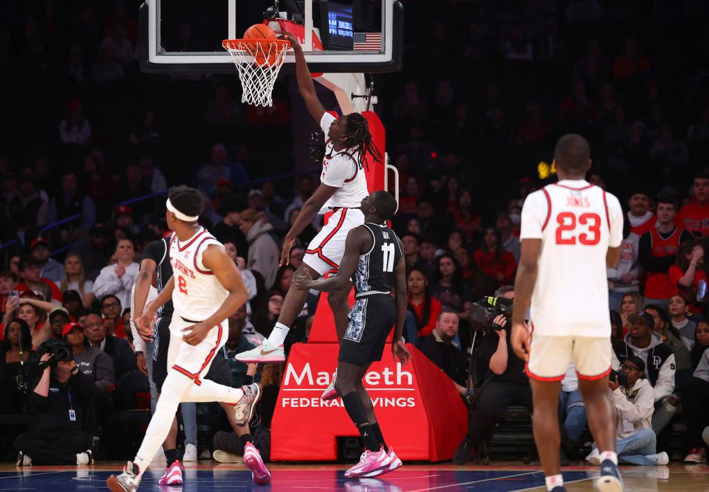 St. John's forward O'Mar Stanley (4) dunks during the first half against Georgetown on Sunday.