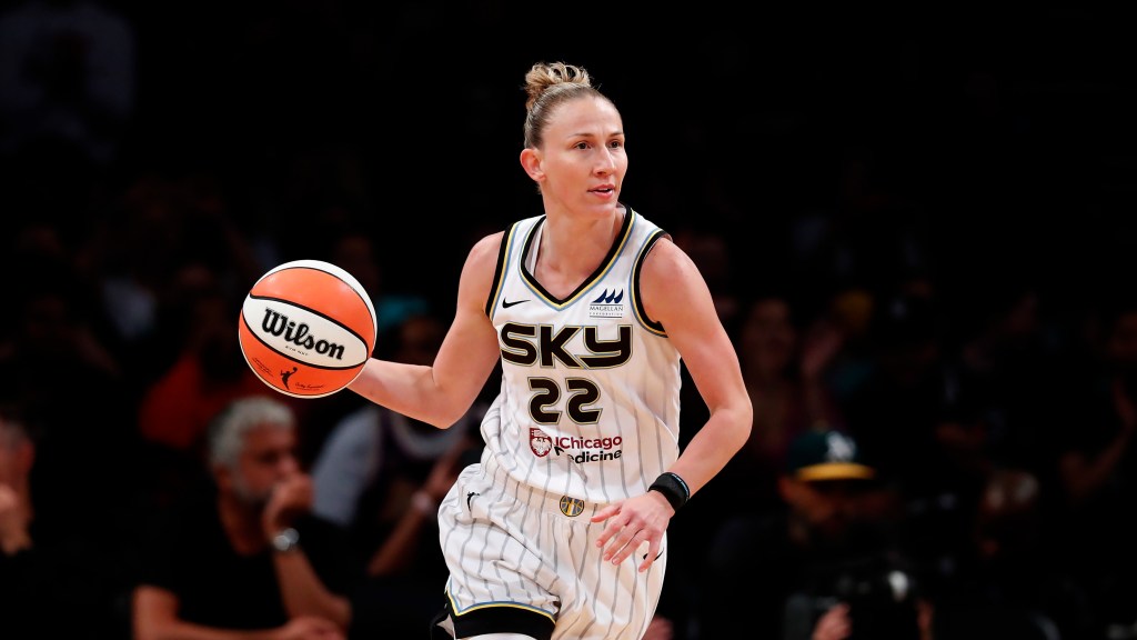 Former Chicago Sky star Courtney Vandersloot signed with the Liberty on Thursday, a day after New York landed Breanna Stewart.