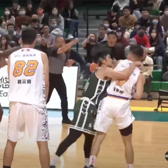 Dwight Howard was one of 12 players ejected in a T1 league game between his Taoyuan Leopards and the TaiwanBeer HeroBears in Taiwan on Feb. 19, 2023.