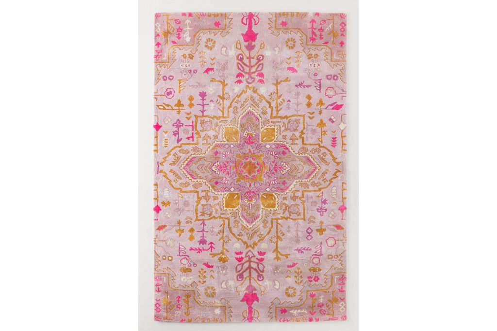 Pink tufted rug.