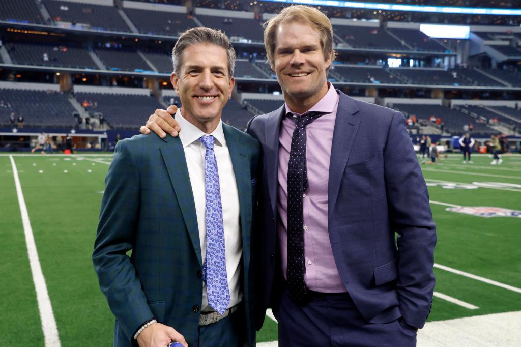 Kevin Burkhardt and Greg Olsen before a game in Dallas on Nov. 7, 2021.