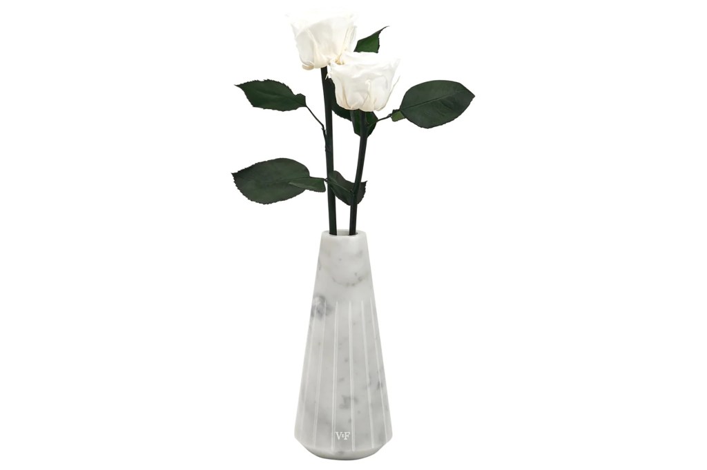 A marble vase and white roses 