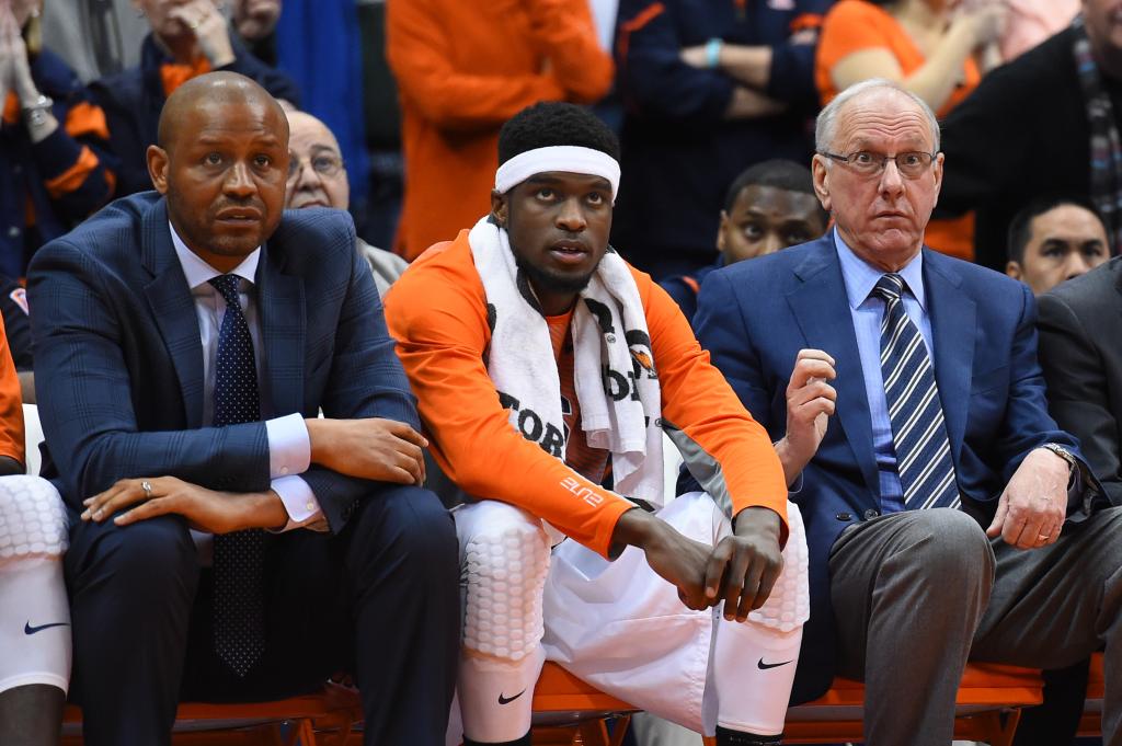 Adrian Autry (l.) and Jim Boeheim (r.) with B.J. Johnson (c.) on Syracuse's bench in 2015.