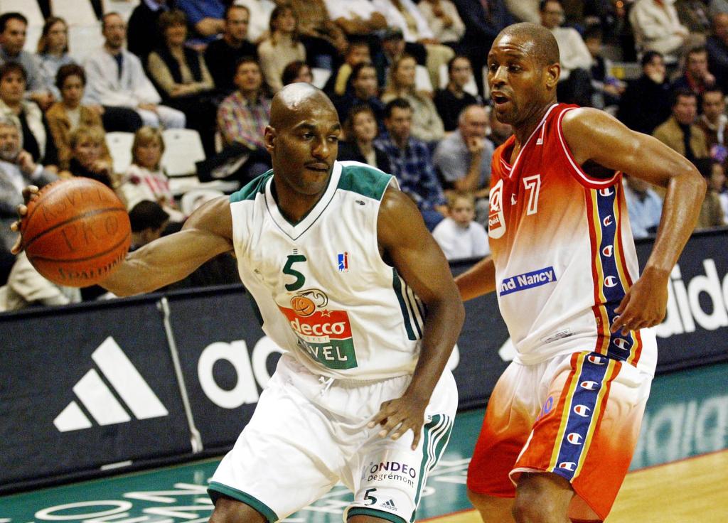 Adrian Autry playing in the France Pro A basketball league in 2002