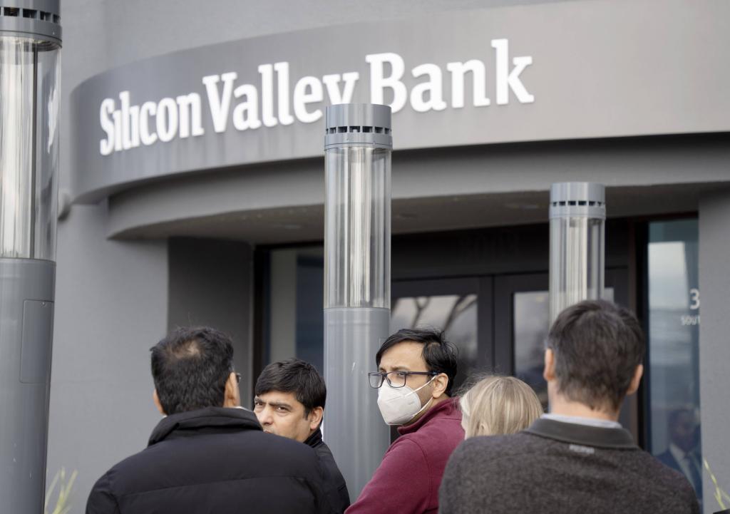 Front entrance of the Silicon Valley Bank in Santa Clara, Calif.