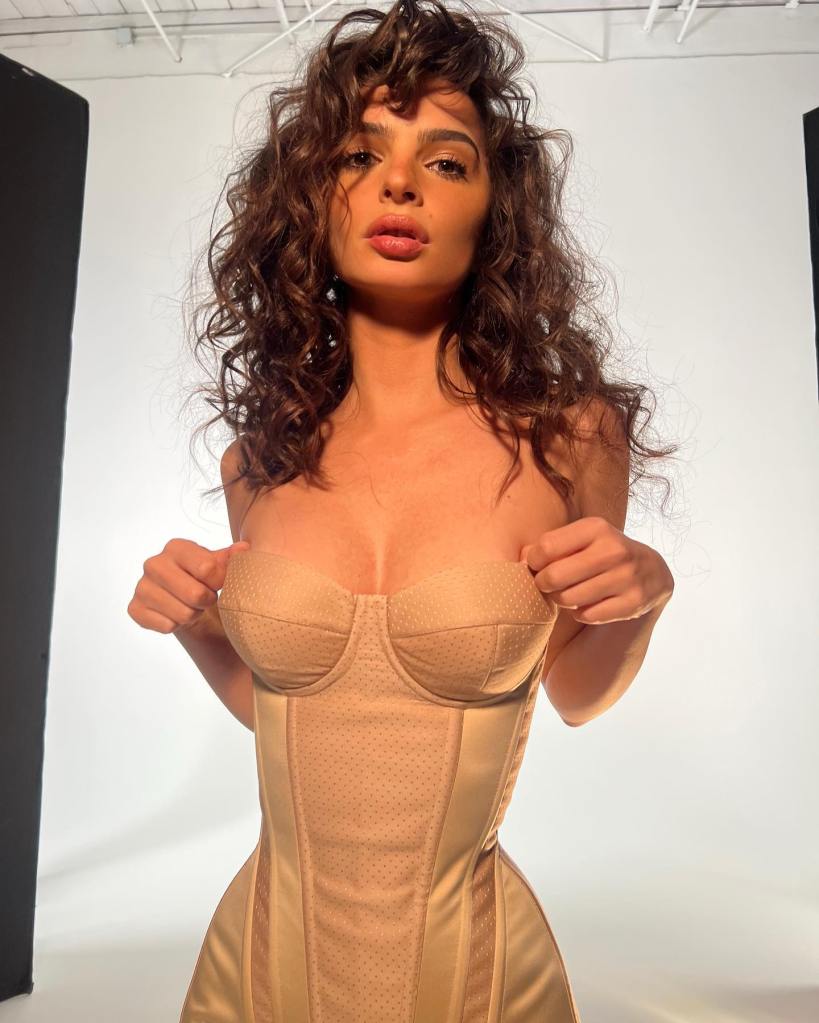 Emily Ratajkowski, 31