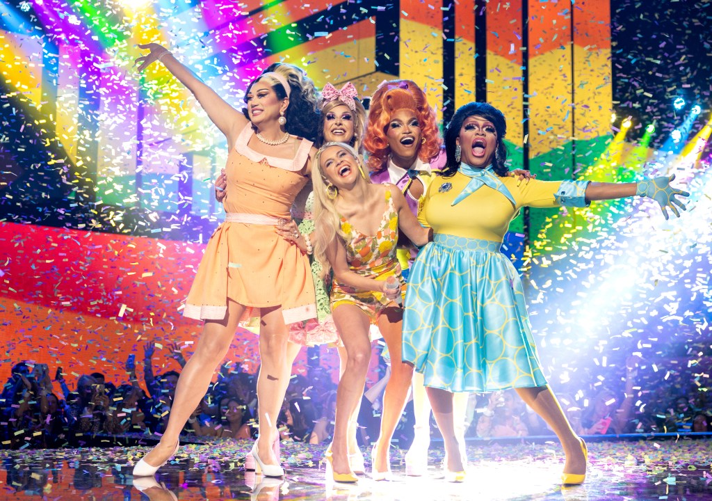 Kelsea Ballerini performs onstage with Kennedy Davenport, Olivia Lux, Jan Sport and Manila Luzon at the 2023 CMT Music Awards.