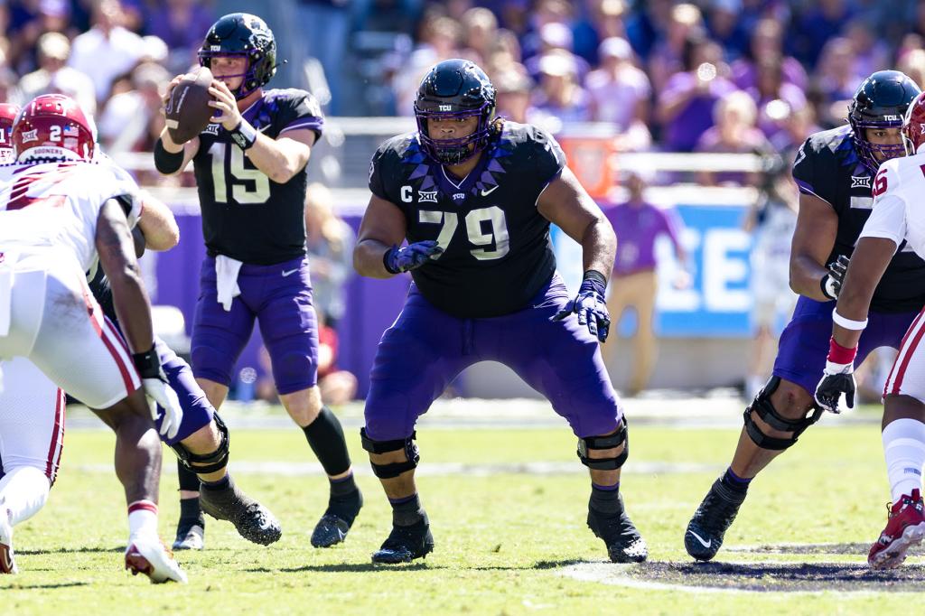 TCU Horned Frogs offensive lineman Steve Avila (#79) blocks during the Big 12 college football game between the Oklahoma Sooners and TCU Horned Frogs on October 01, 2022 at Amon G. Carter Stadium in Fort Worth, TX.