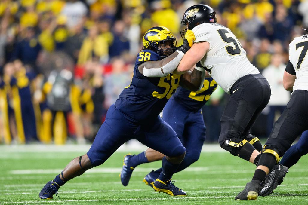 Michigan Wolverines defensive lineman Mazi Smith (58) rushes into the backfield against Purdue Boilermakers offensive lineman Josh Kaltenberger (54) during the Big 10 Championship game between the Michigan Wolverines and Purdue Boilermakers on December 3, 2022, at Lucas Oil Stadium in Indianapolis, IN.