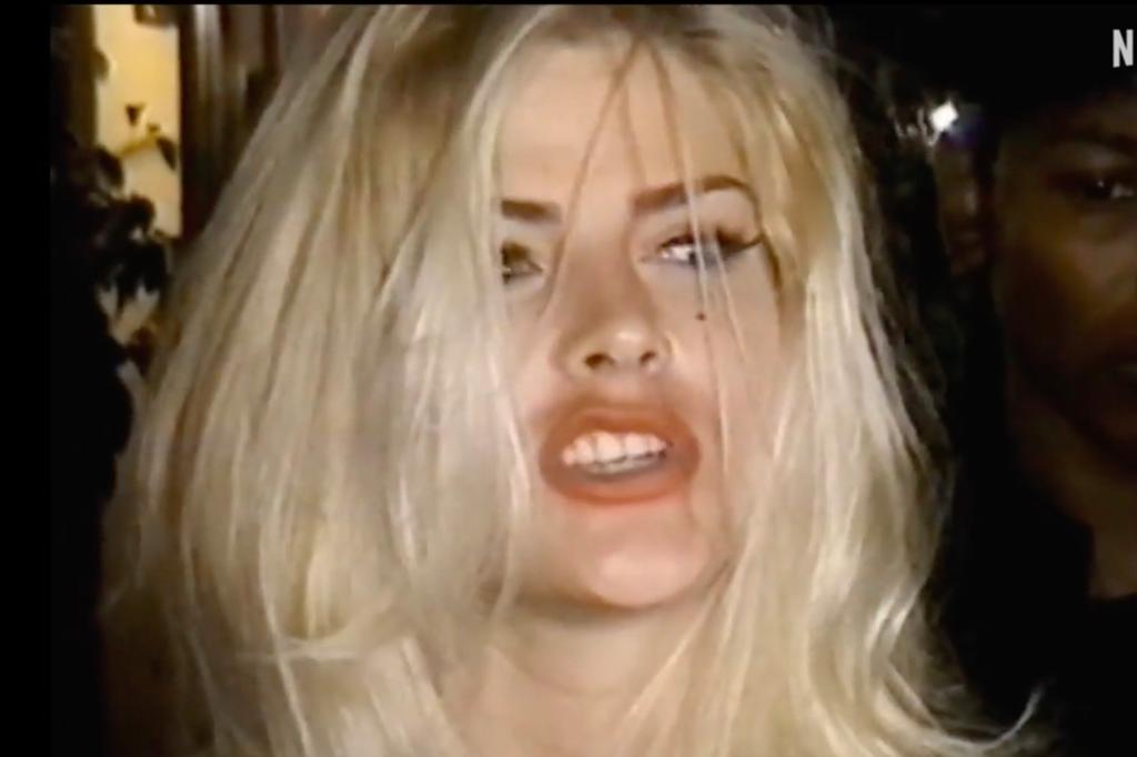 Melissa âMissyâ Byrum, a friend of the late Anna Nicole Smith, has claimed that the pair were in a âsecret relationshipâ and got married âin the backyard by the poolâ in 1993.