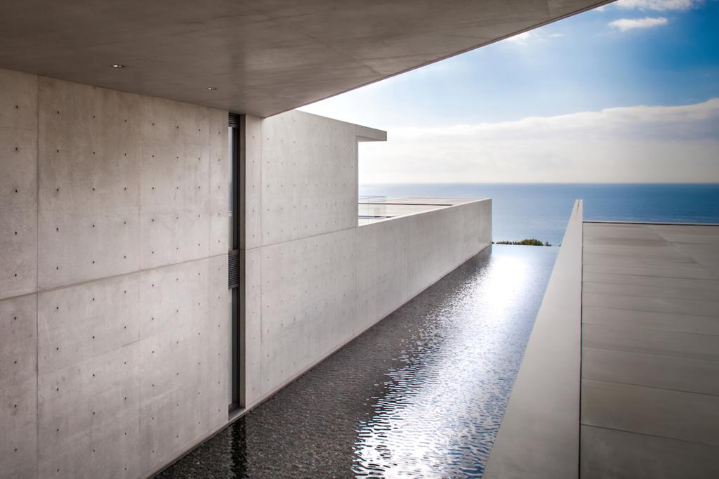 A high-tech water feature perched atop the cliffs in Malibu.