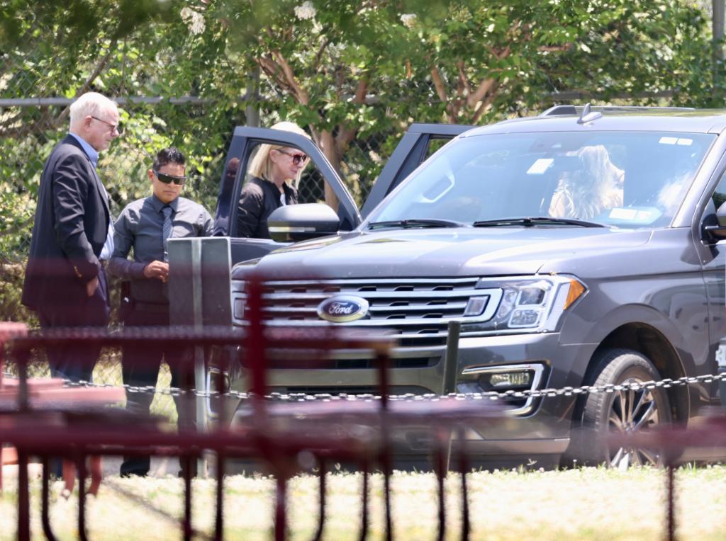 Elizabeth Holmes' parents, Christian and Noel Holmes, accompanied her to prison.