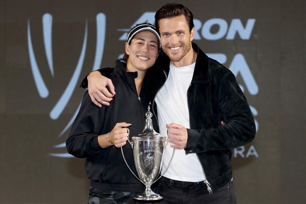 Garbiñe Muguruza poses with boyfriend Arthur Borges at the 2021 Akron WTA Finals Guadalajara.