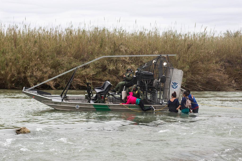 A group of 17  migrant people crosses the RÃo Bravo, trying to reach the United States from  the Mexican border city of Piedras Negras. 