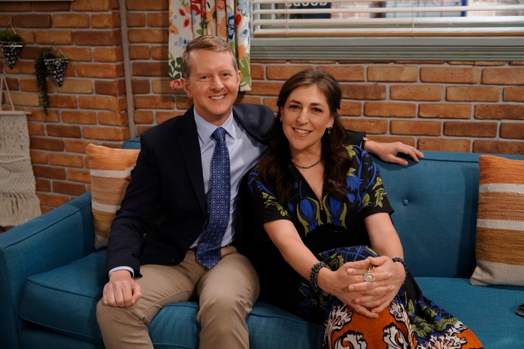 "Jeopardy!" hosts Ken Jennings and Mayim Bialik.