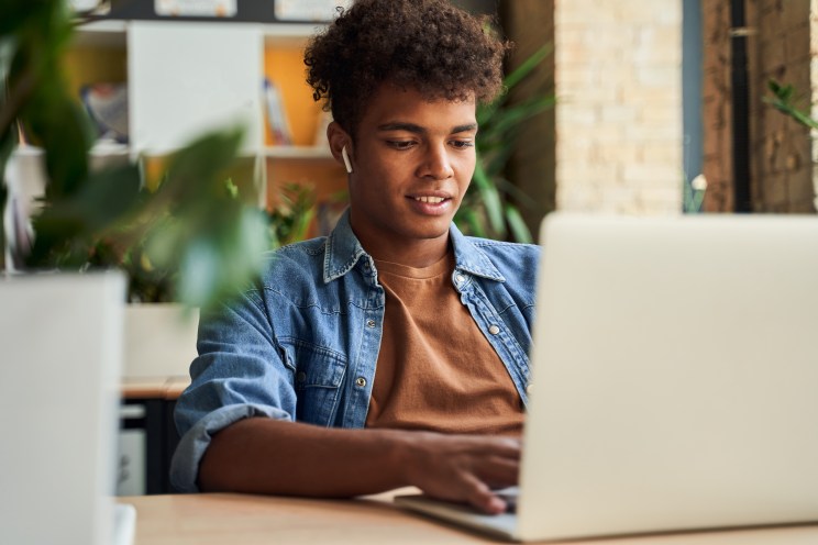 Recent graduate makes a student loan payment online