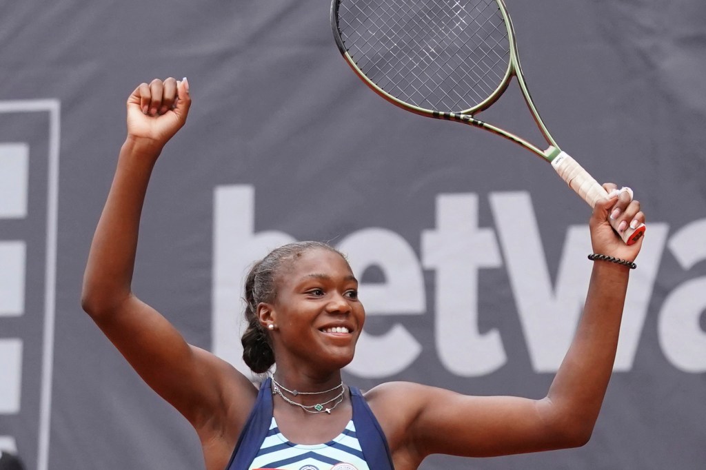 Noma Noha Akugue raising arms in celebration