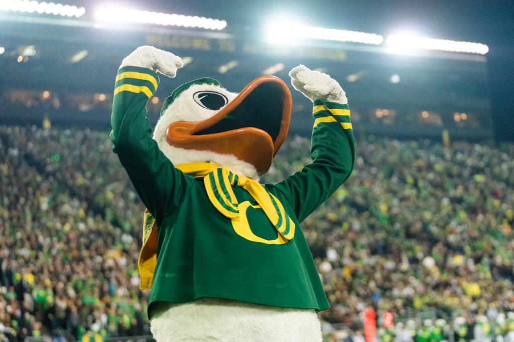 Oregon Ducks mascot Puddles hypes up the crowd 