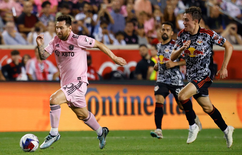 Lionel Messi controls the ball ahead of Peter Stroud during the Red Bulls' loss.