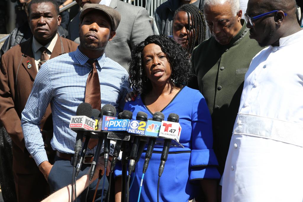 chanel lewis's mom veta lewis at his sentencing .
