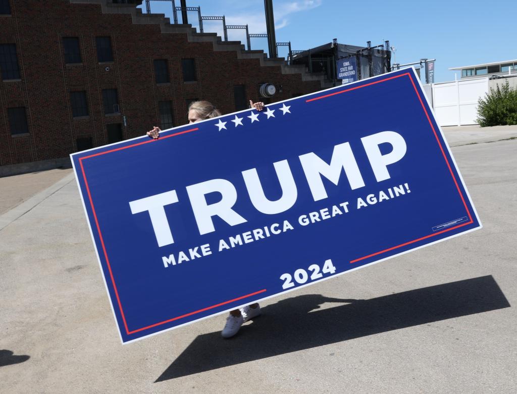 DONALD TRUMP SIGN