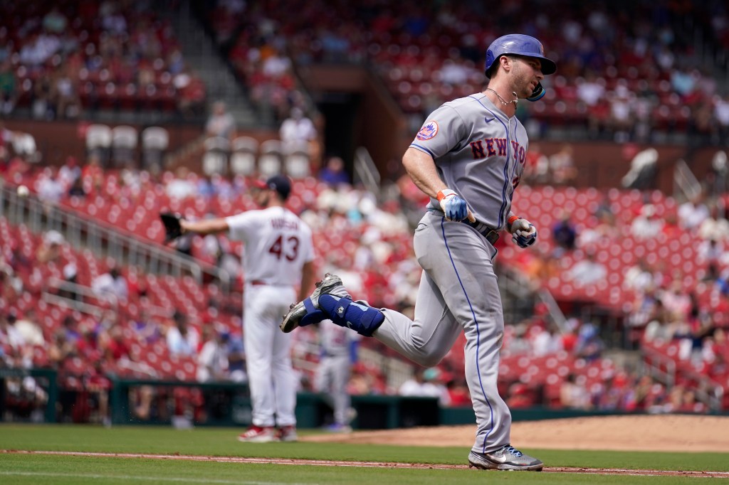 Pete Alonso rounds the bases after homering during the Mets' loss to the Cardinals on Aug. 20.