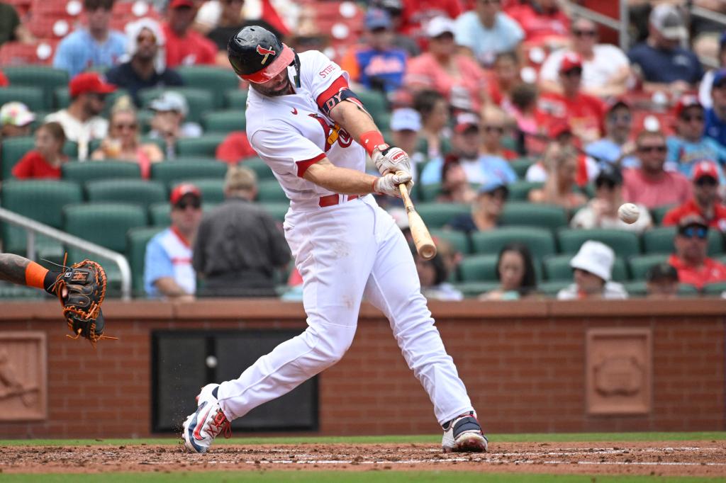 Paul Goldschmidt hits an RBI single during the Cardinals' win over the Mets on Aug. 20.