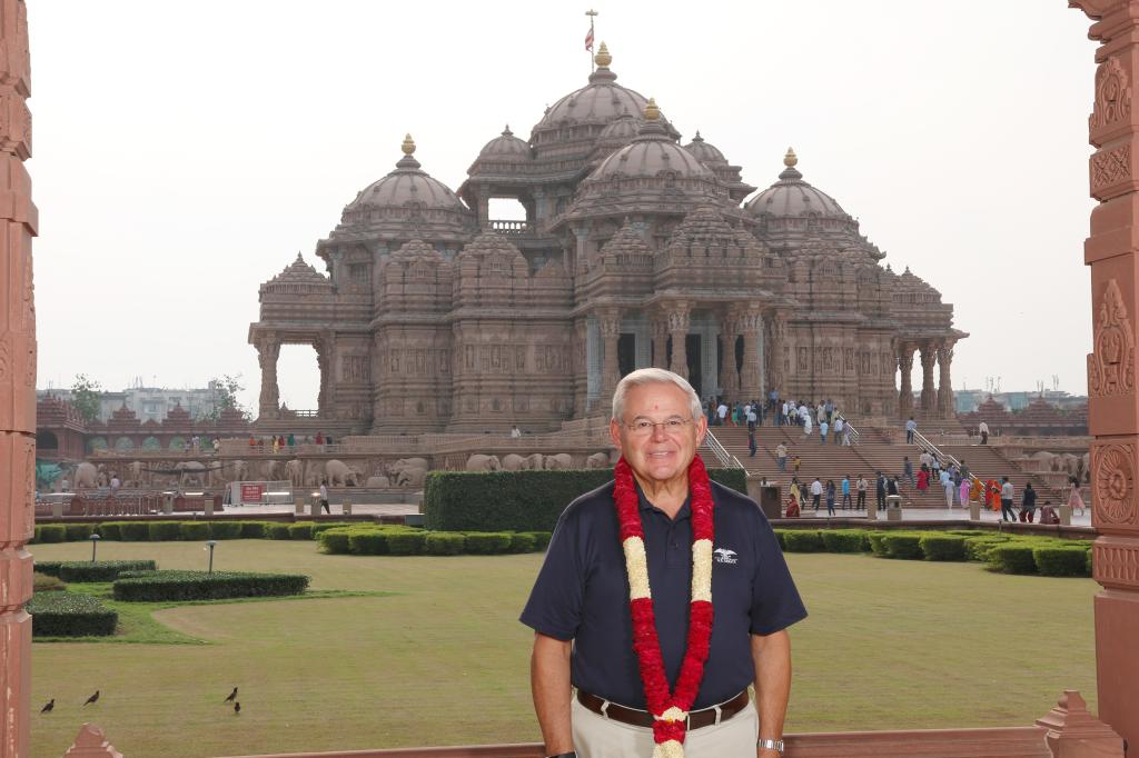 Bob Menendez at Swaninarayan Akshardham Hindu temple, Delhi