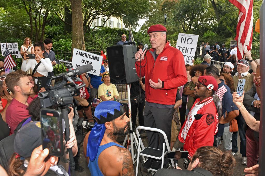 Curtis Sliwa speaks at event