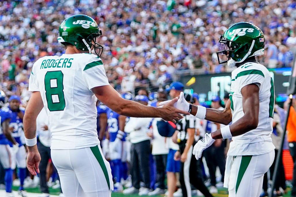 Garrett Wilson (r.) could become the next No. 17 to excel with Aaron Rodgers (l.) as his quarterback.