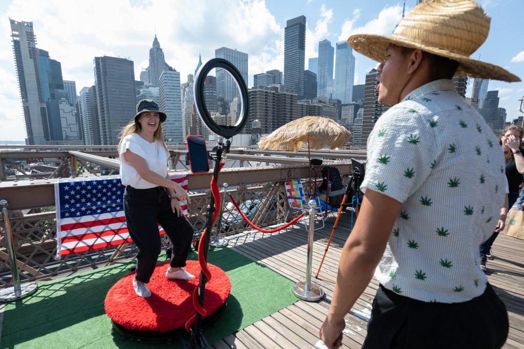 Brooklyn Bridge vendors