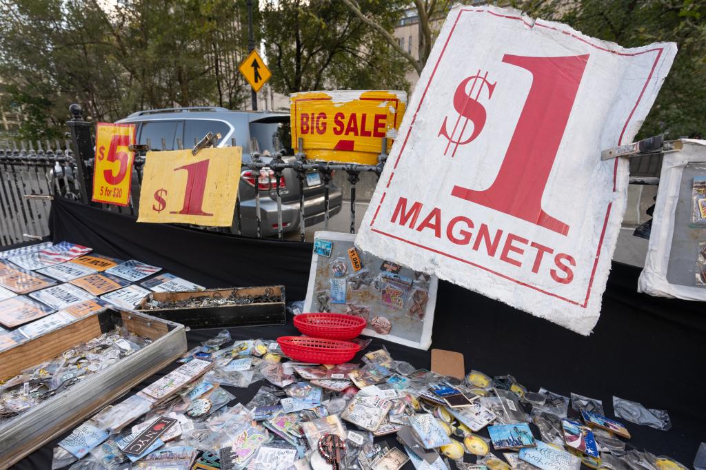 Brooklyn Bridge vendors selling magnets