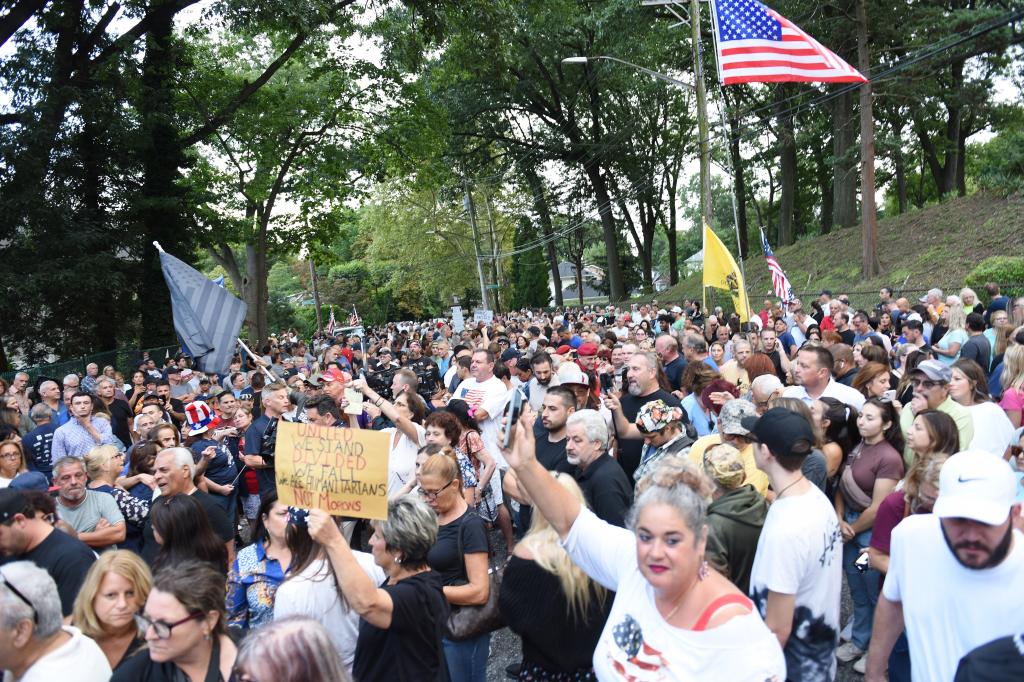 A large majority of New Yorkers share the mayor's feelings on the crisis as 82% say it is a serious problem for the city while 58% want to stop the flow from the southern border.