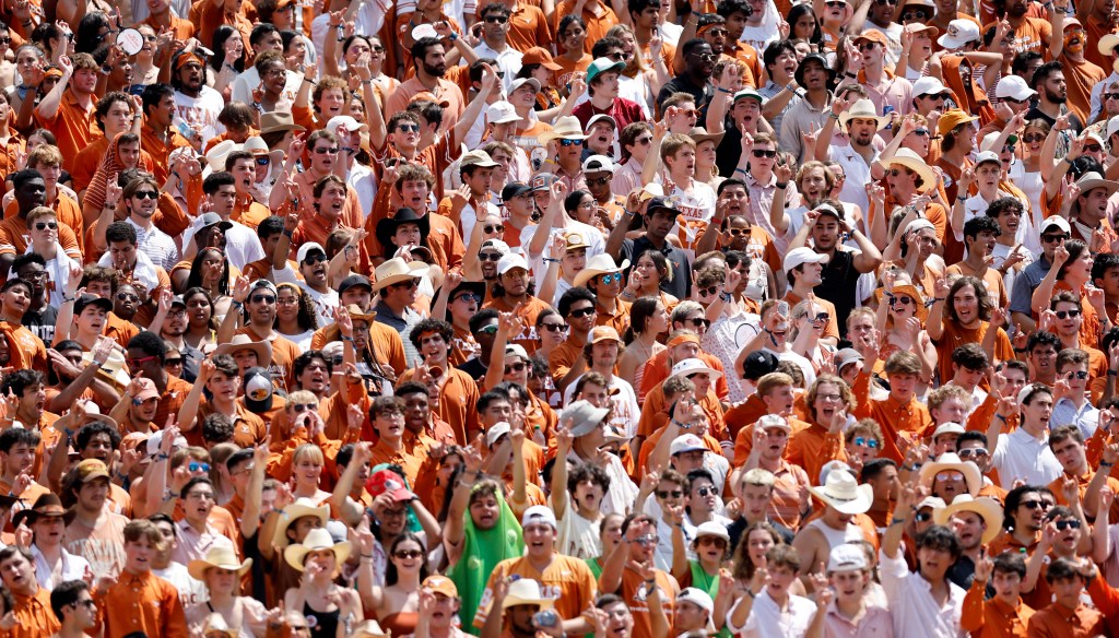 Texas Longhorns fans cheer