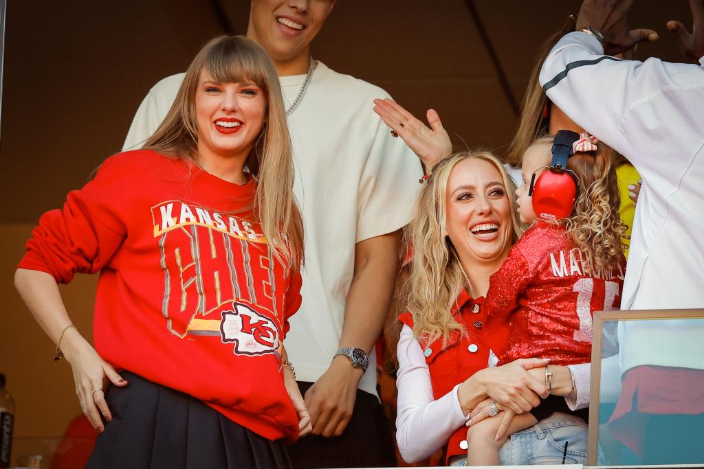 Taylor Swift and Brittany Mahomes react during a game between the Los Angeles Chargers and Kansas City Chiefs