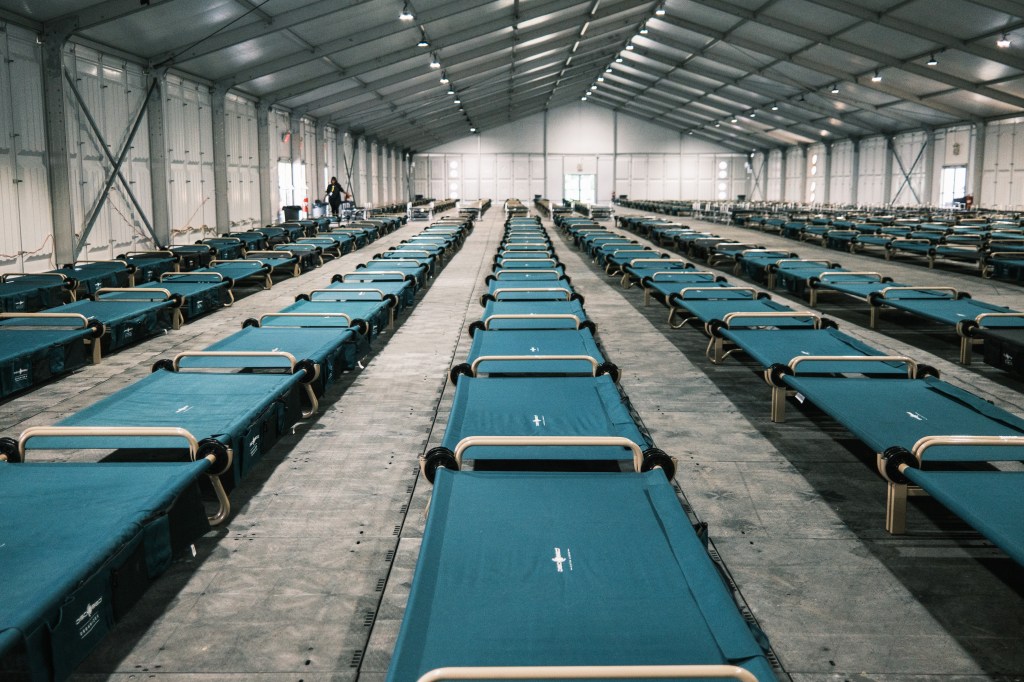 Rows of cots at the Randalls Iskabd 