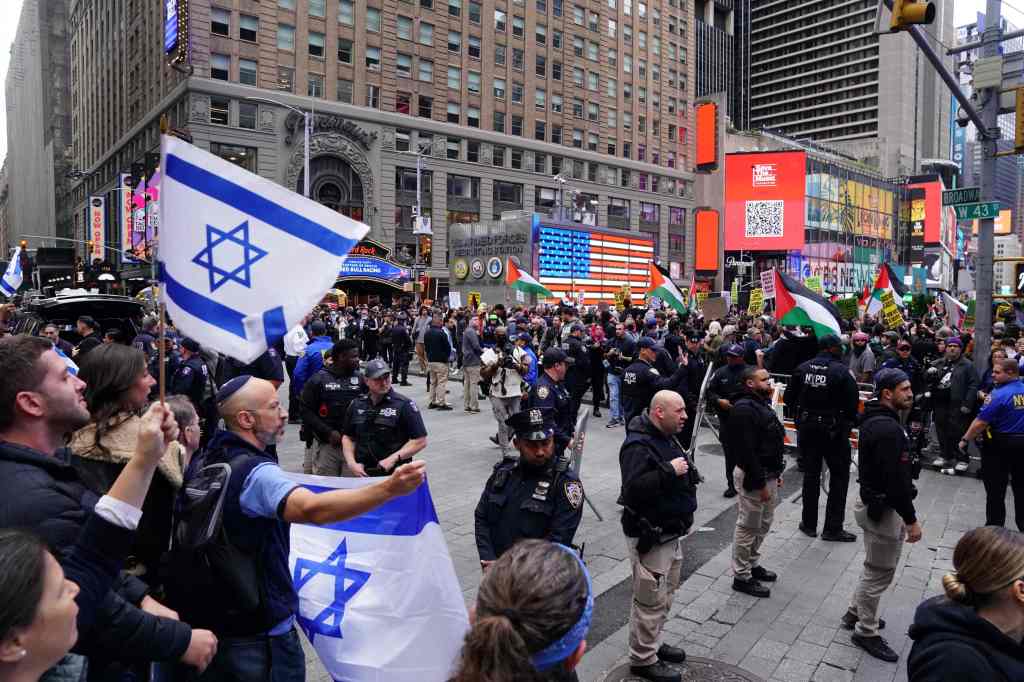 Pro-Palestinian rally and counter-protesters in Manhattan on Monday. 