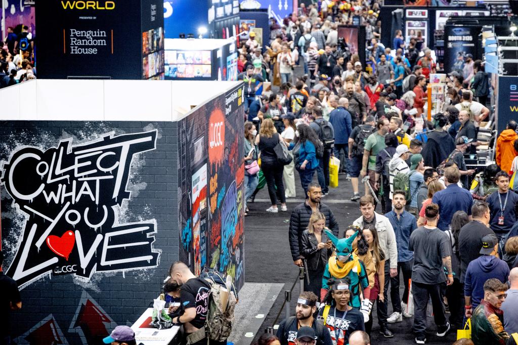 large crowds of people attending the new york comic con