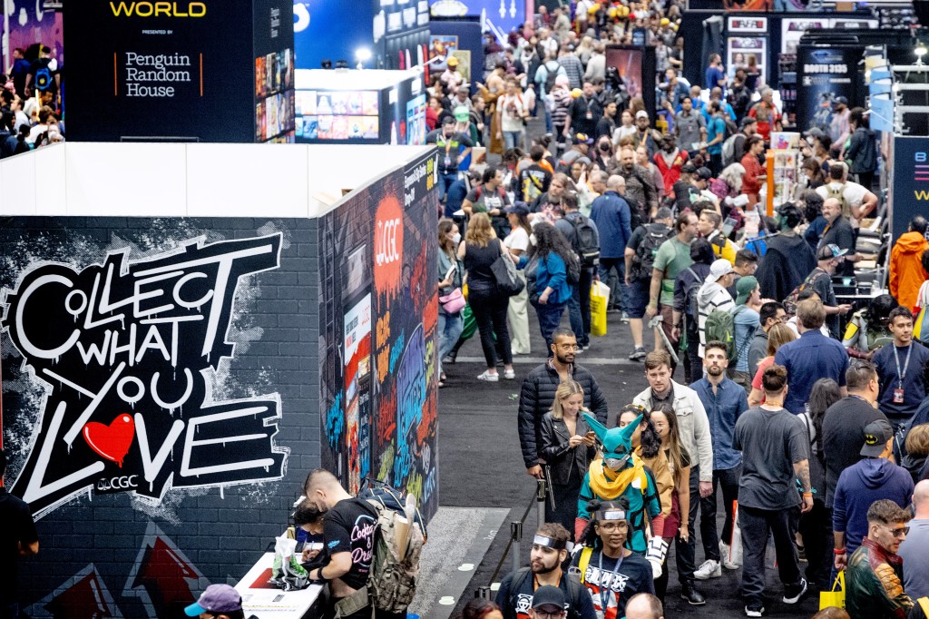 large crowds of people attending the new york comic con