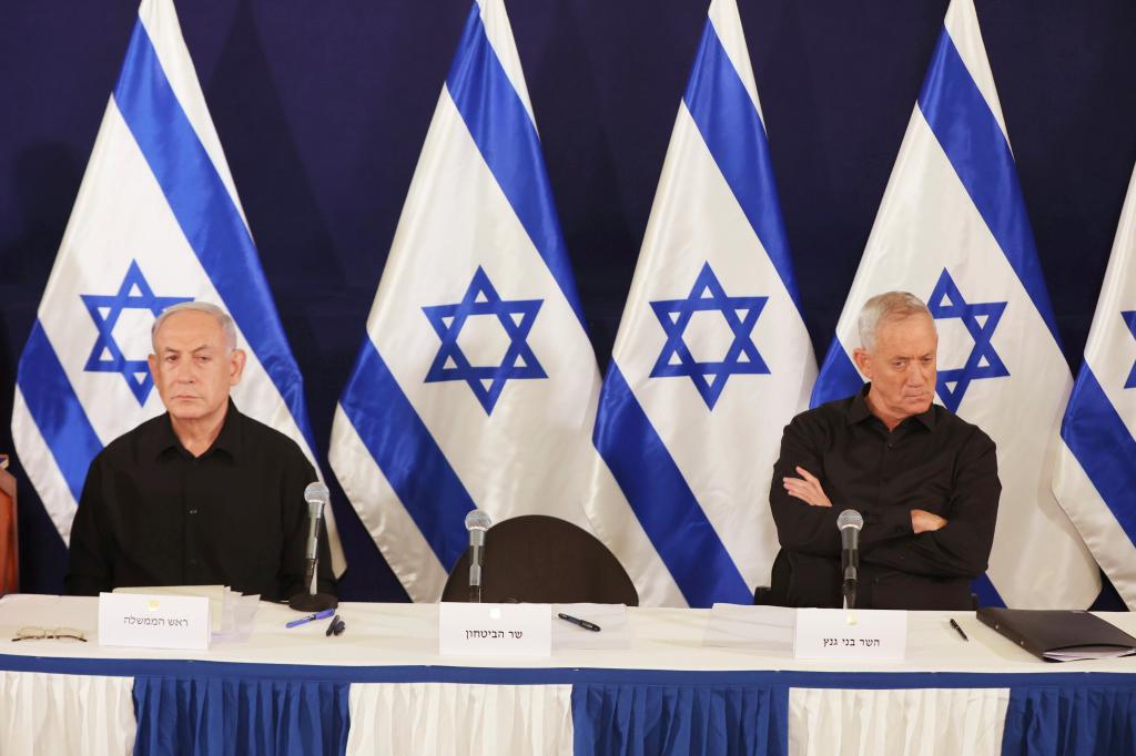 Netanyahu with Cabinet Minister Benny Gantz at the conference in the Kirya military base.