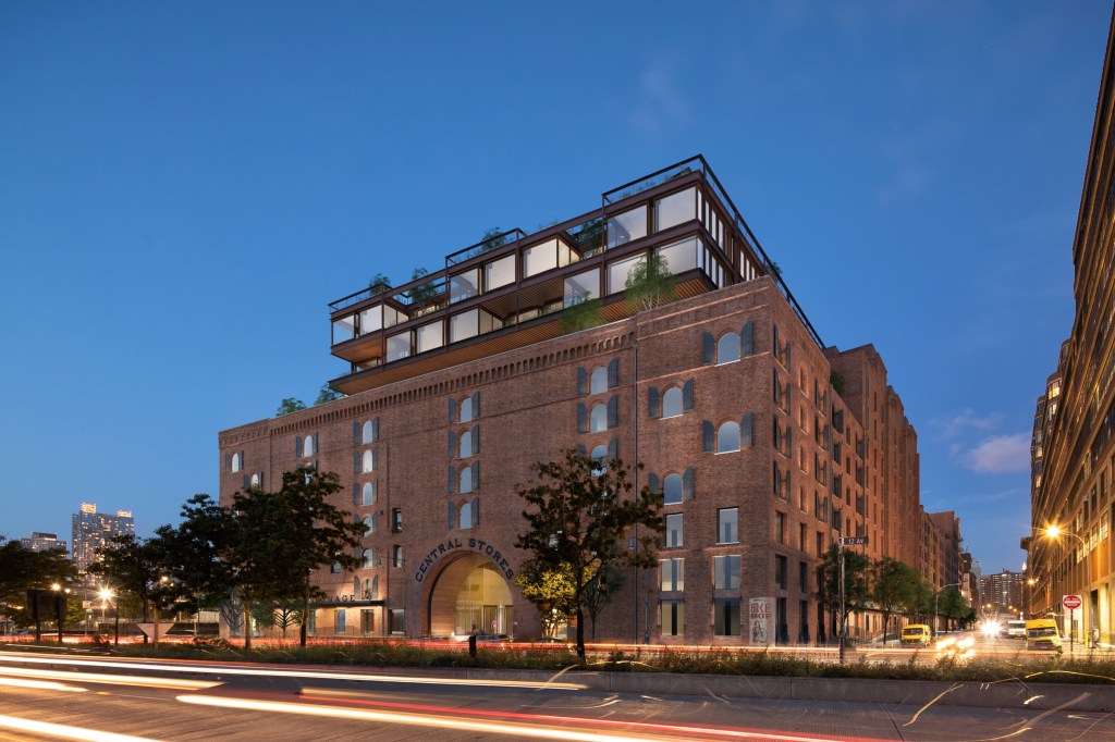 Terminal Warehouse, formerly known as Terminal Stores and once home to the famed Tunnel nightclub, takes up the vast block bounded by 11th and 12th avenues and West 27th and West 28th streets.