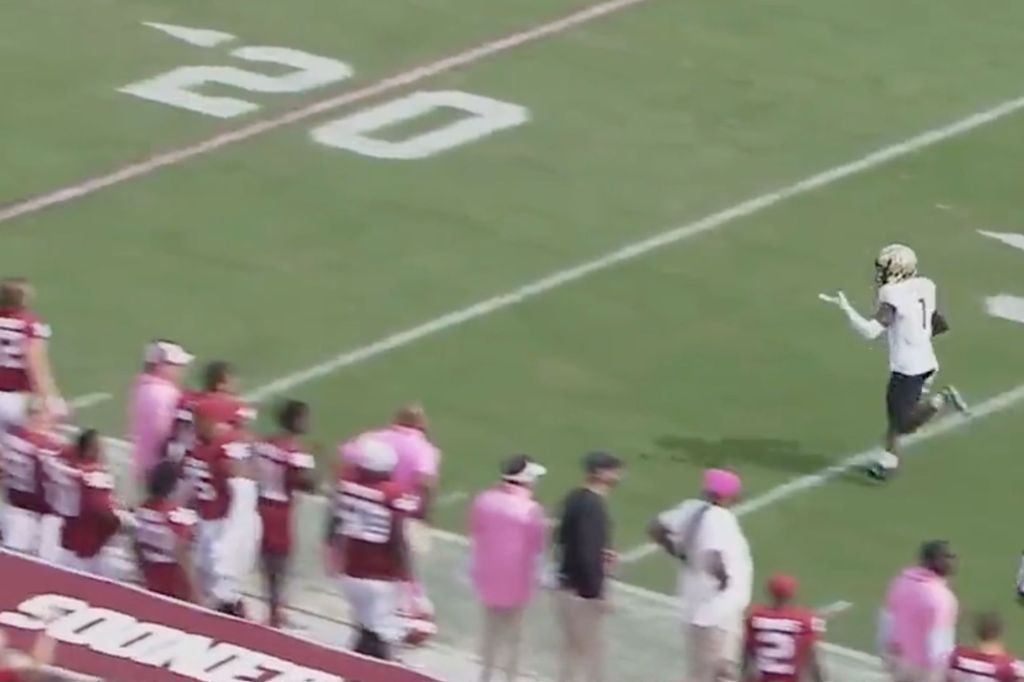 Javon Baker blows a kiss to the Oklahoma sideline. 