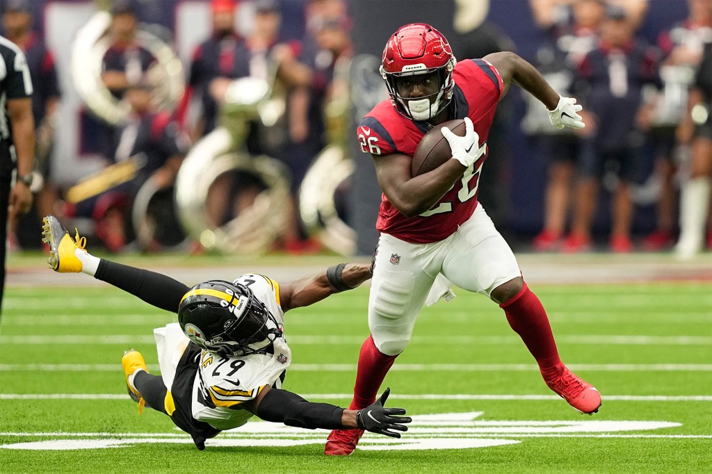 Devin Singletary good be a good option for the Texans this weekend against the Panthers.