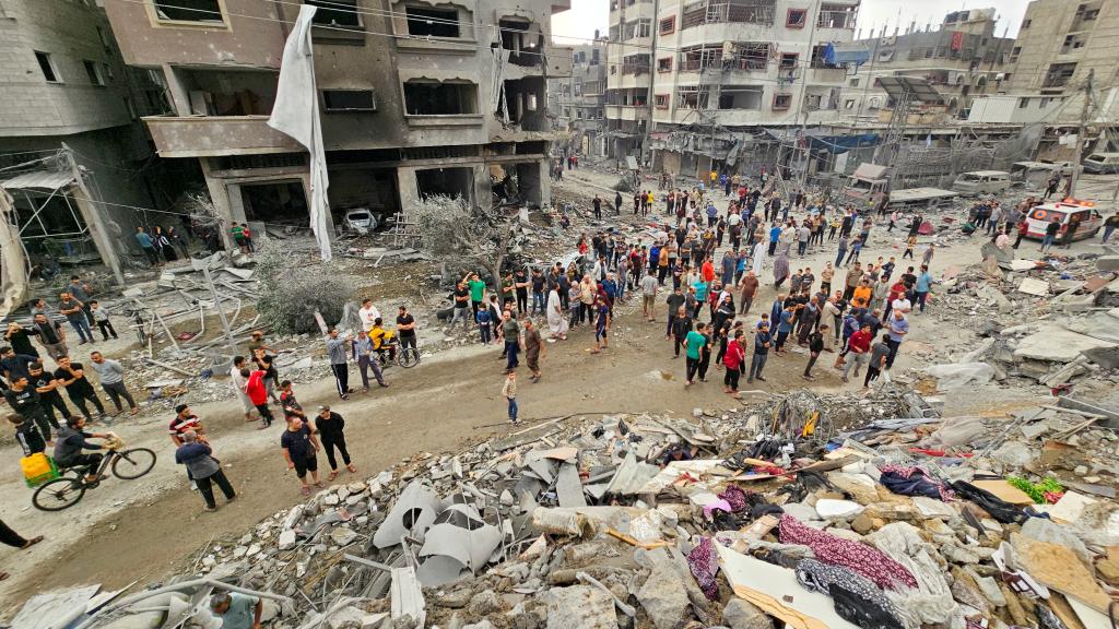 Palestinians inspect the site of Israeli strikes on houses in Jabalia refugee camp