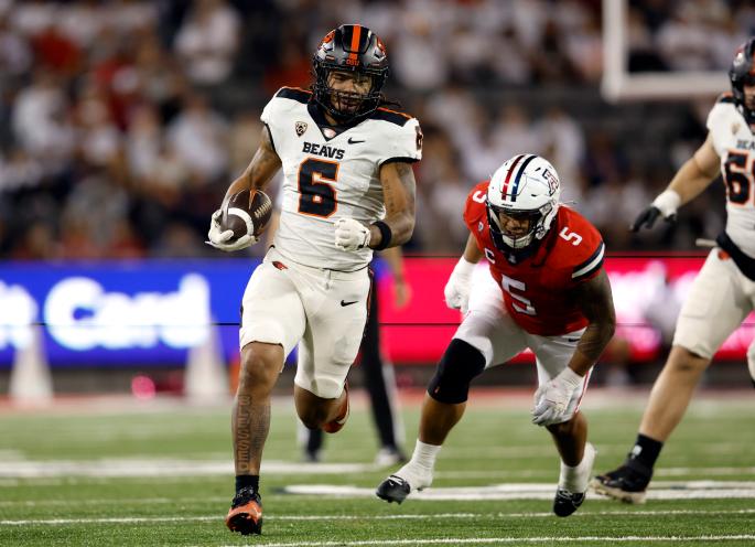 Oregon State running back Damien Martinez