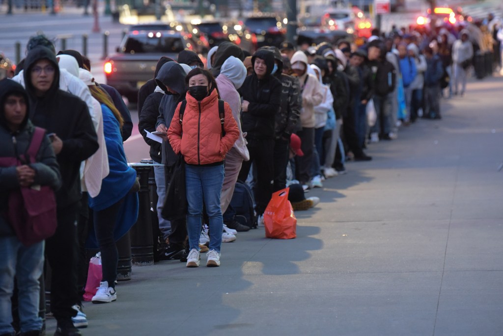 Migrants line up in New York