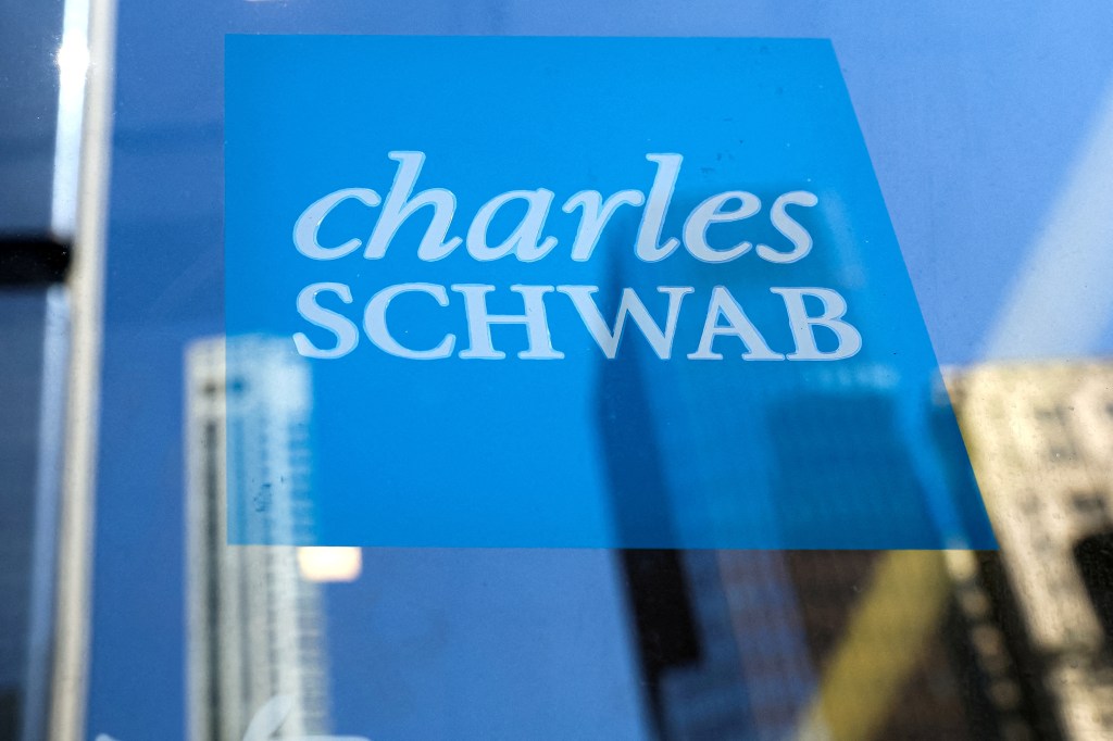 The reduction amounts to between 1,795 and 2,154 people out of Schwab's 35,900-strong workforce.