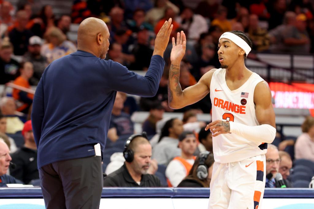  Adrian Autry of the Syracuse Orange slaps hands with Judah Mintz on Nov. 1