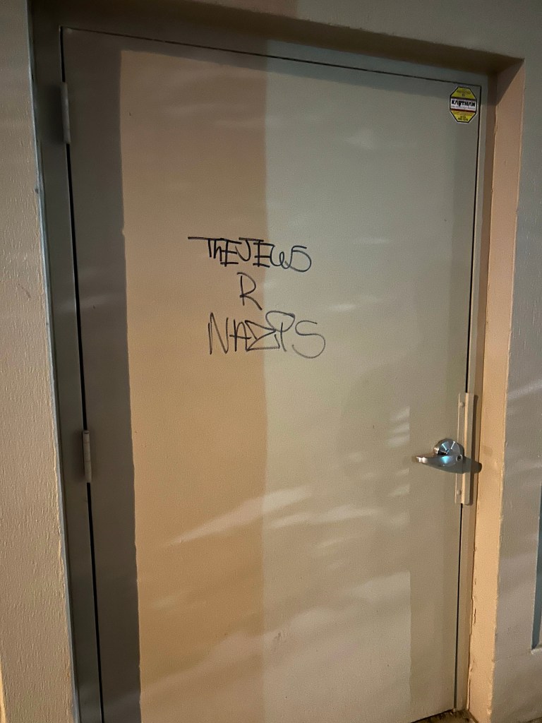 Graffiti at UPenn reading, "The Jews R Nazis."